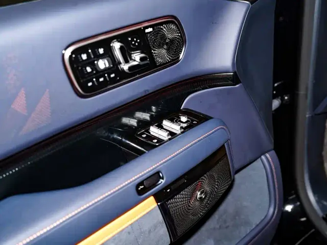 ZEEKR Zeekr 9X 2025 Model Gloss Black Edition — Фото автомобиля 18
