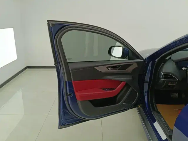 Jaguar XEL — Фото автомобиля 7