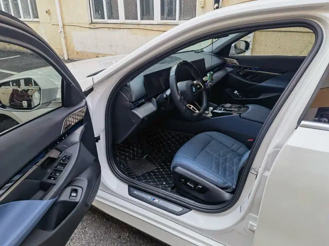 BMW 5 Series — Фото автомобиля 2