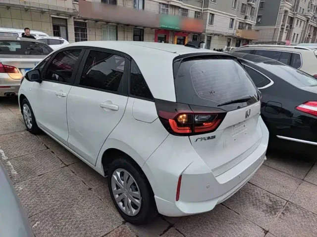Honda Fit — Фото автомобиля 4