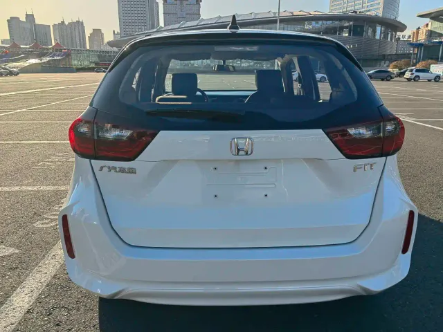 Honda Fit — Фото автомобиля 4