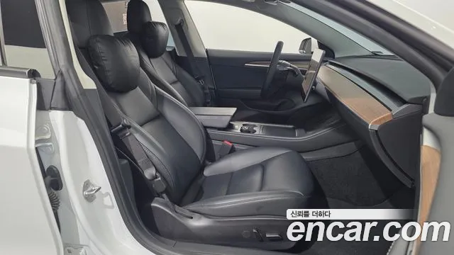 Tesla Model 3 — Фото автомобиля 12