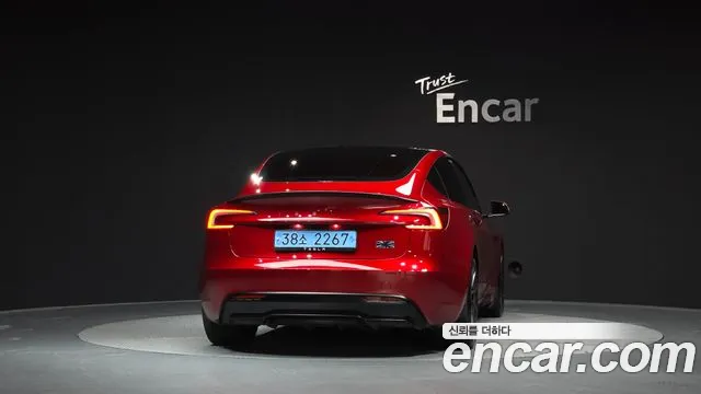 Tesla Model 3 — Фото автомобиля 2