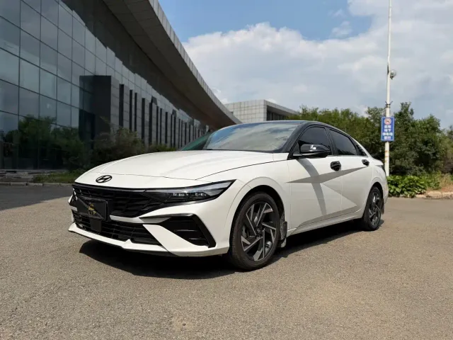 Фотография автомобиля — Hyundai Elantra
