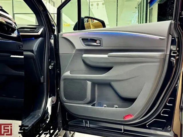 Toyota Granvia — Фото автомобиля 3