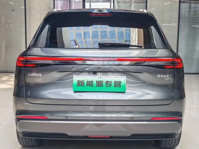 Geely Galaxy Starship 7 EM-i — Фото автомобиля 4