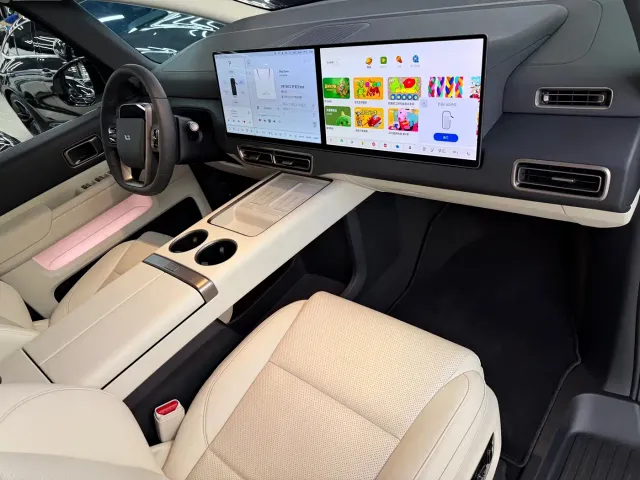 Li Auto MEGA — Фото автомобиля 13