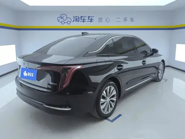 Hongqi E-QM5 — Фото автомобиля 3