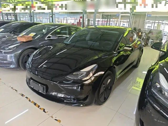 Фотография автомобиля — Tesla Model 3