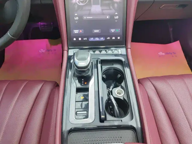 Hongqi H5 — Фото автомобиля 16
