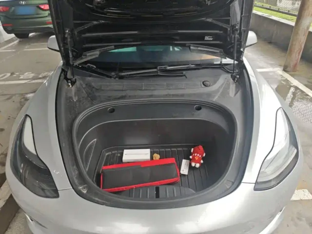 Tesla Model 3 — Фото автомобиля 19