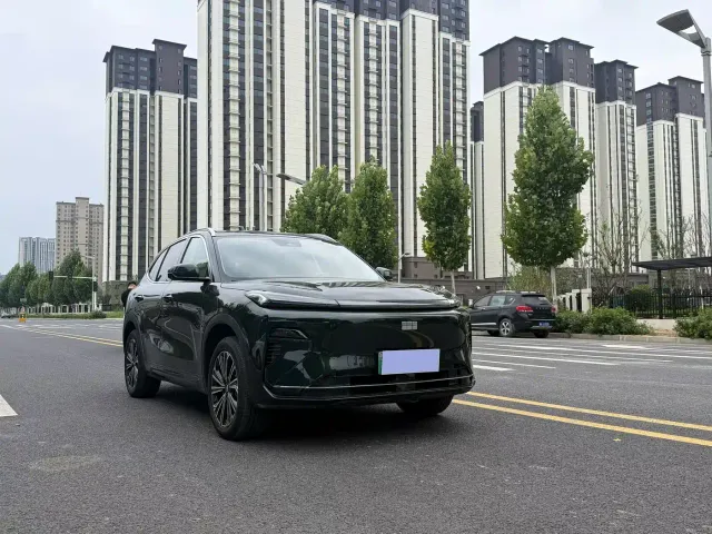 Geely Galaxy Starship 7 EM-i — Фото автомобиля 3