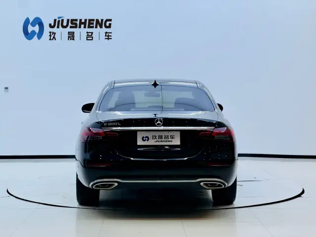 Mercedes-Benz E-Class — Фото автомобиля 5