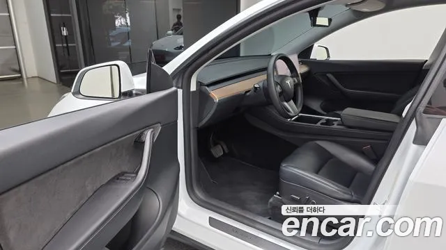 Tesla Model Y — Фото автомобиля 15