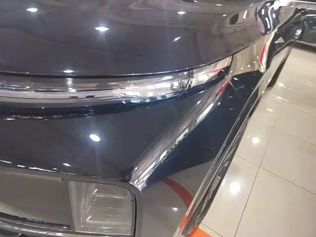Li Auto L7 — Фото автомобиля 23