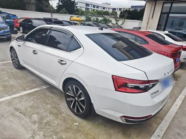 Skoda Superb — Фото автомобиля 4