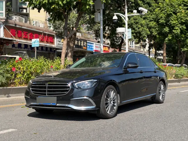 Фотография автомобиля — Mercedes-Benz E-Class