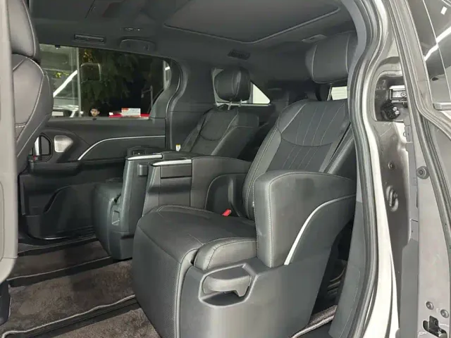 Toyota Sienna — Фото автомобиля 18