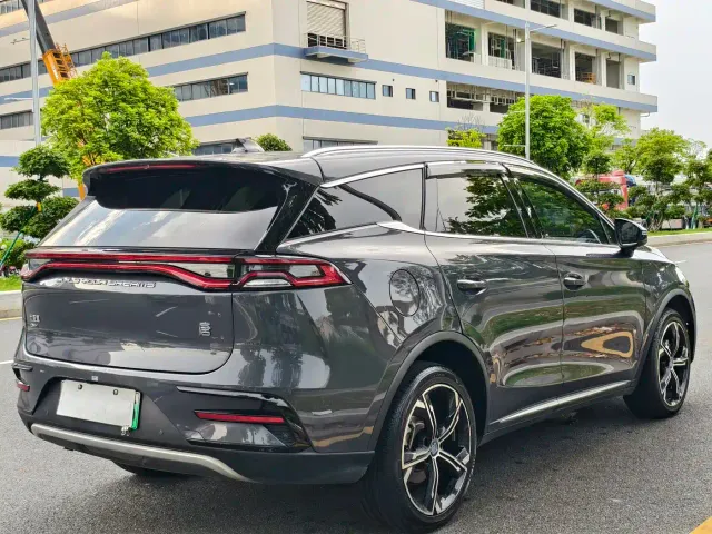 BYD Tang — Фото автомобиля 18