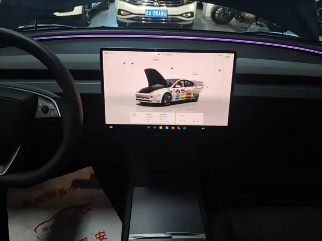 Tesla Model 3 — Фото автомобиля 12