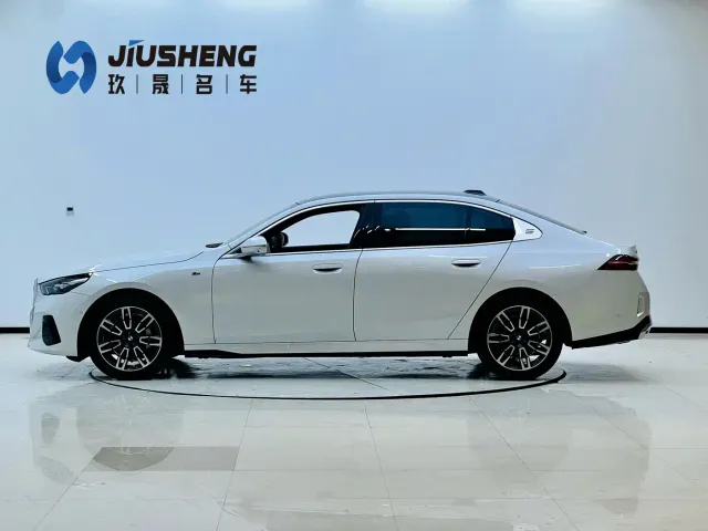 BMW 5 Series — Фото автомобиля 4