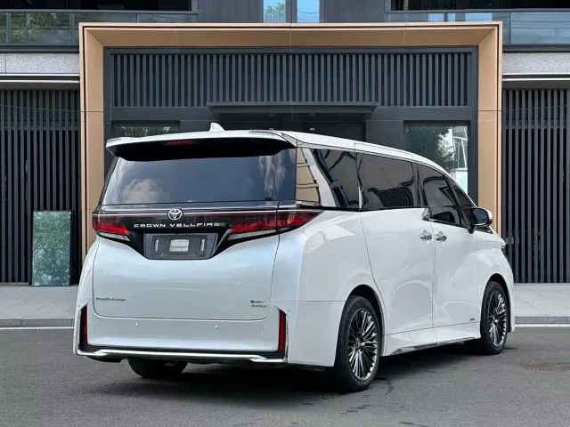 Toyota Vellfire — Фото автомобиля 4