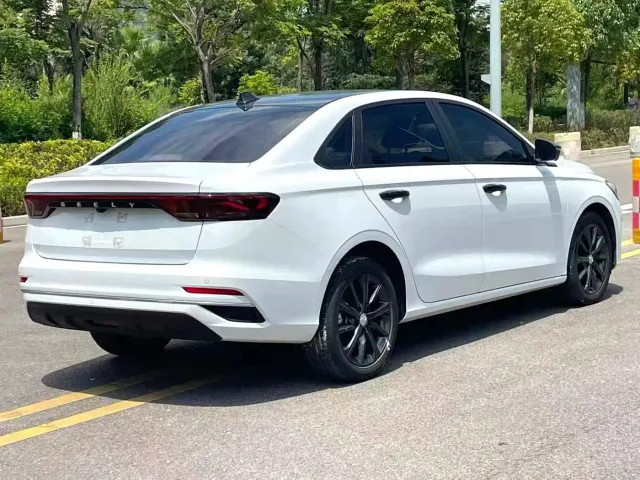 Geely Emgrand — Фото автомобиля 8