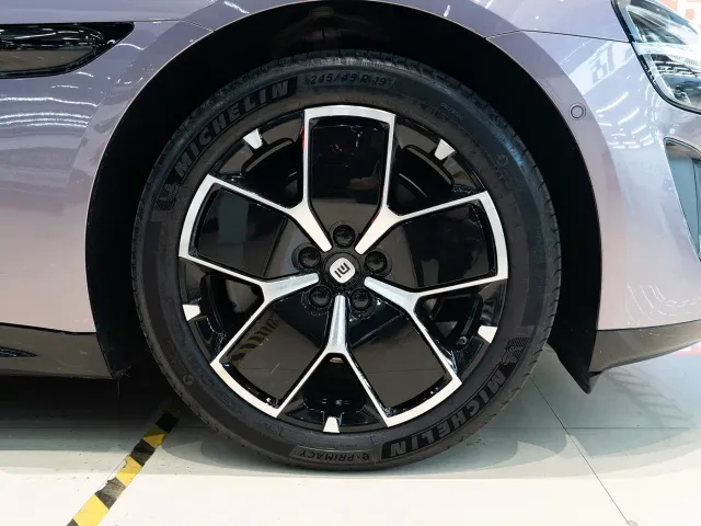 Xiaomi SU7 — Фото автомобиля 19