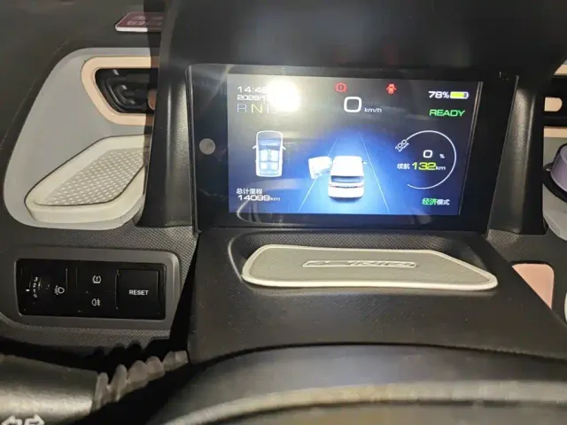 Wuling Hongguang Mini EV — Фото автомобиля 8