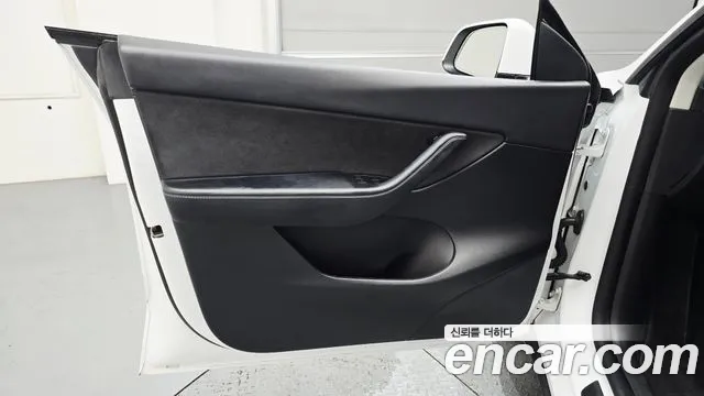 Tesla Model Y — Фото автомобиля 23