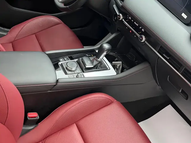 Mazda Axela — Фото автомобиля 7