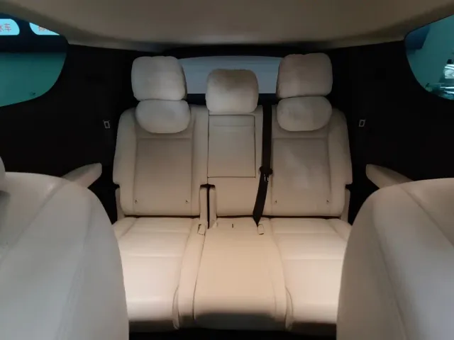 Li Auto MEGA — Фото автомобиля 11