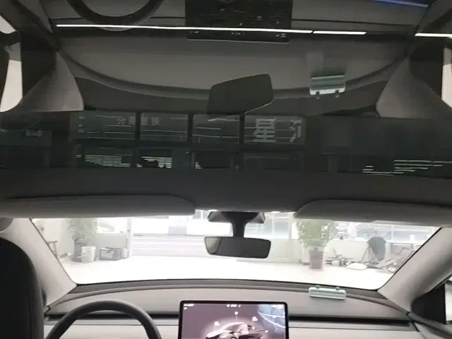 Tesla Model Y — Фото автомобиля 17