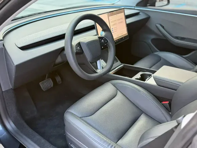Tesla Model 3 — Фото автомобиля 7