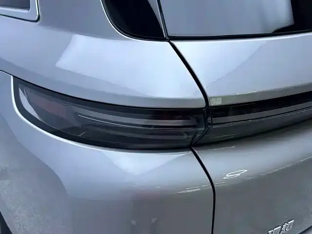 Li Auto L8 — Фото автомобиля 13