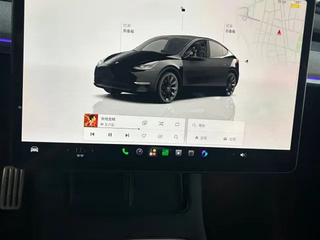 Tesla Model Y — Фото автомобиля 21