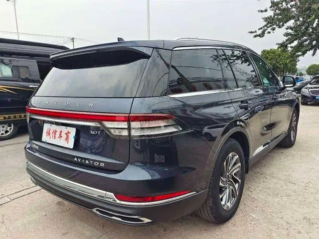 Lincoln Aviator — Фото автомобиля 16