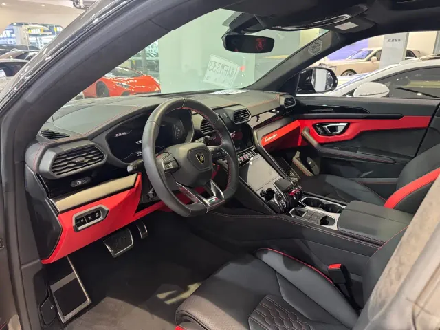Lamborghini Urus — Фото автомобиля 3