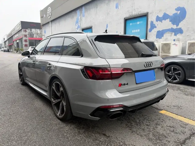 Audi RS 4 — Фото автомобиля 6