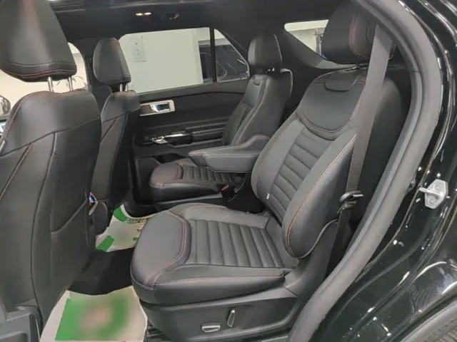 Ford Explorer — Фото автомобиля 16