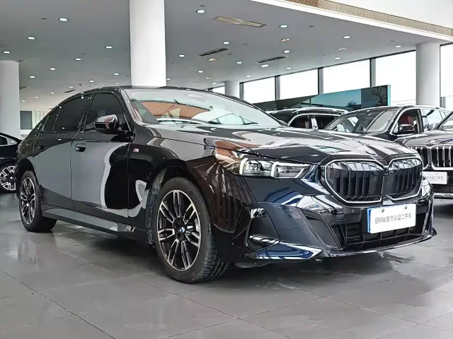 BMW 5 Series — Фото автомобиля 3