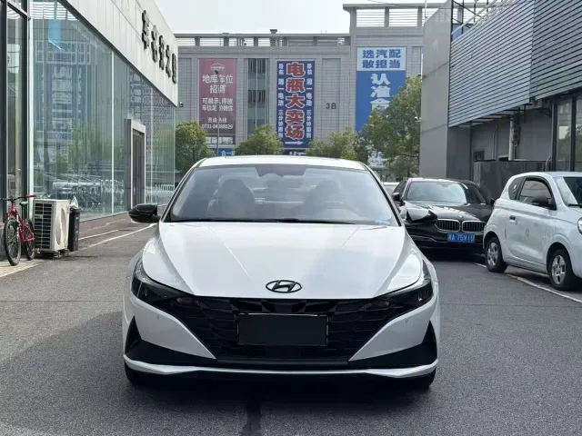 Hyundai Elantra — Фото автомобиля 3