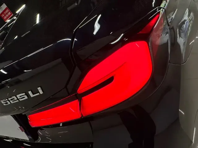 BMW 5 Series — Фото автомобиля 13