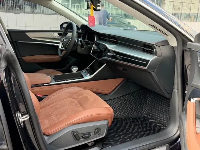 Audi A7L — Фото автомобиля 10