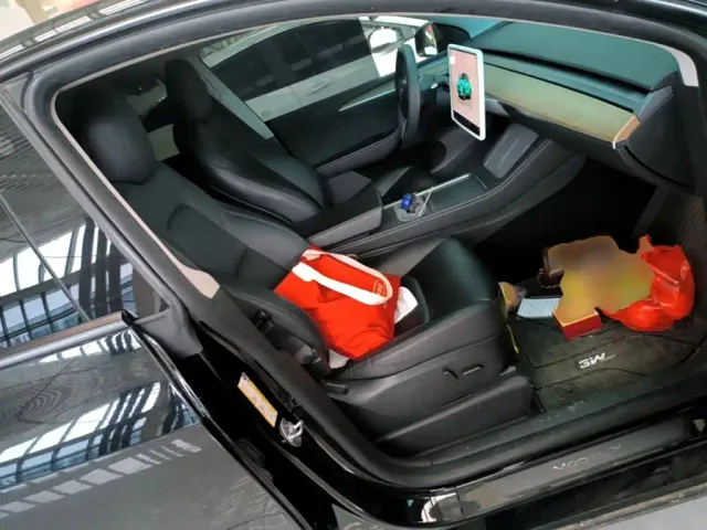 Tesla Model Y — Фото автомобиля 24