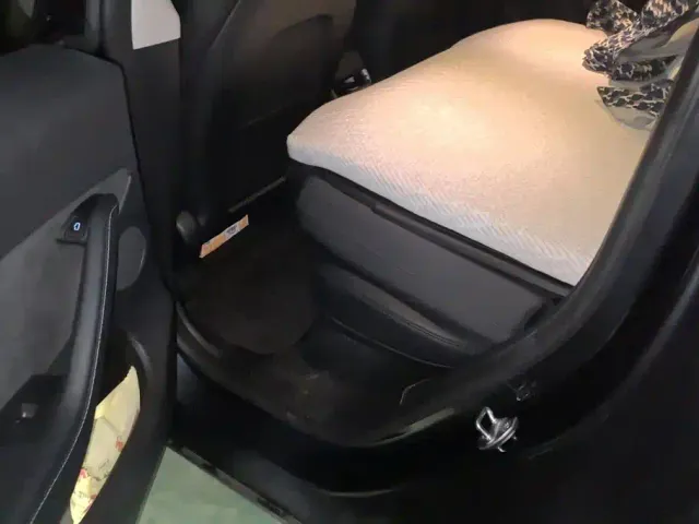 Tesla Model Y — Фото автомобиля 11