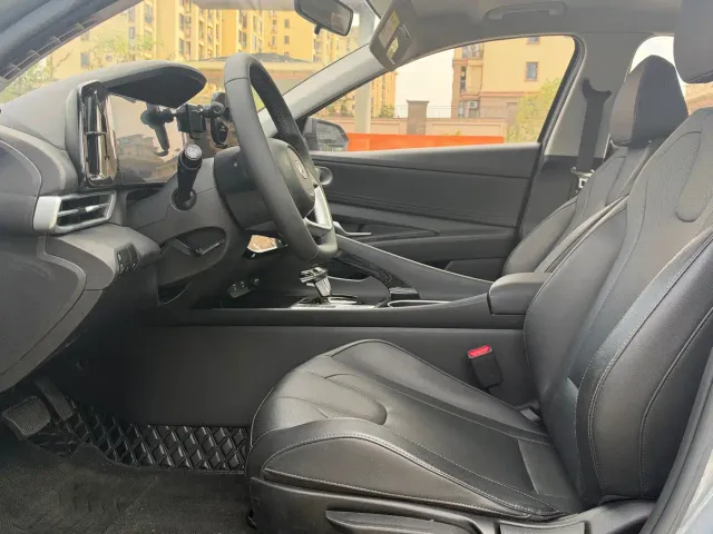 Hyundai Elantra — Фото автомобиля 10