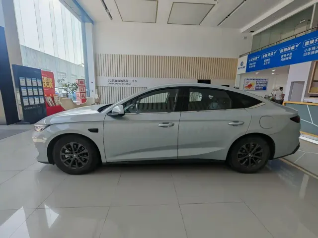 BYD Qin L — Фото автомобиля 4