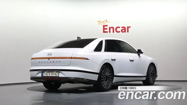 Hyundai Grandeur GN7 — Фото автомобиля 2