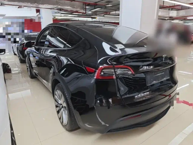 Tesla Model Y — Фото автомобиля 4